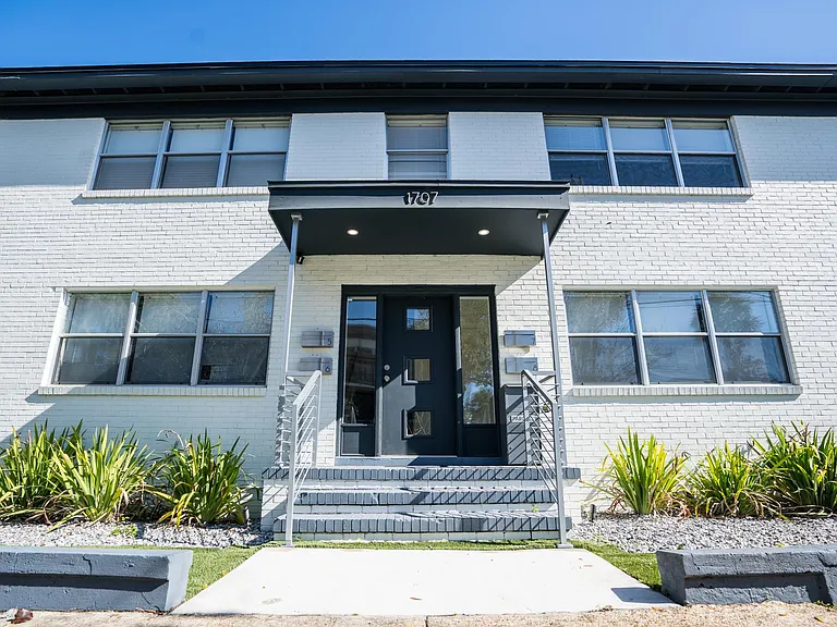 2160 Riverside Ave #7 — Photo 9