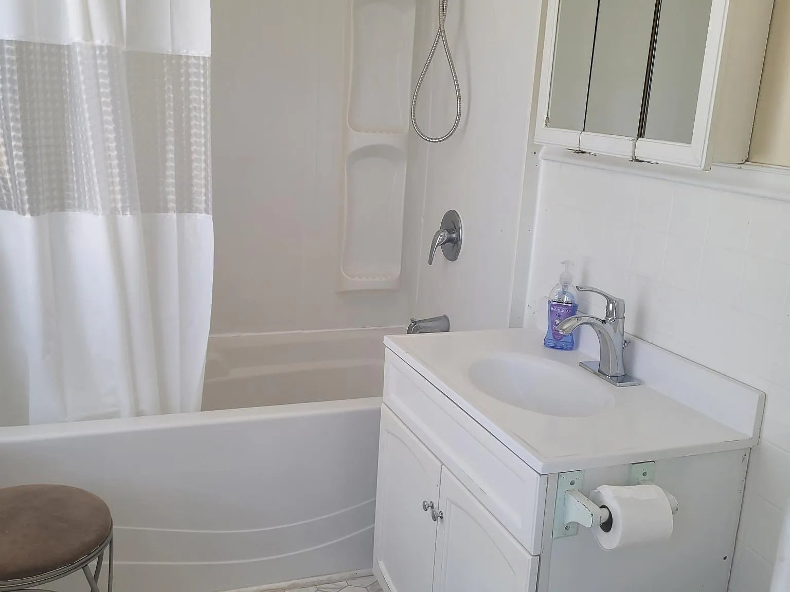 416 E 3rd St — Photo 2