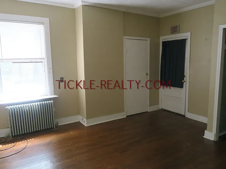 410 Oxford St — Photo 3