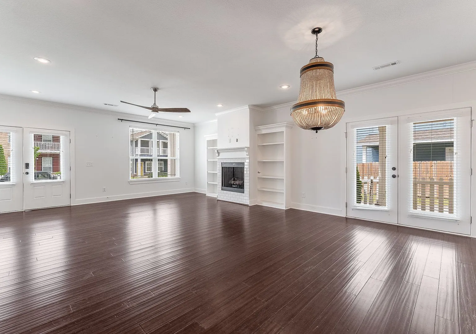 Modern 3-Bedroom Home with Open Layout in Rogers — Photo 4