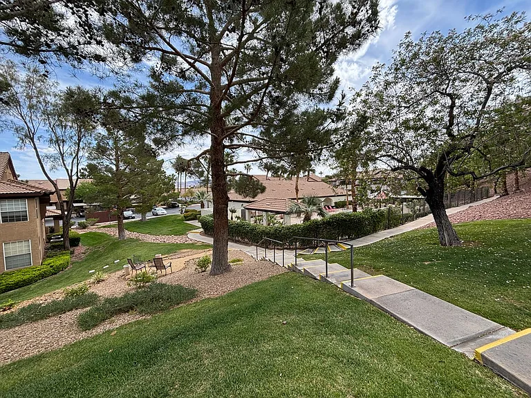 231 W Horizon Ridge Pkwy #124 — Photo 20