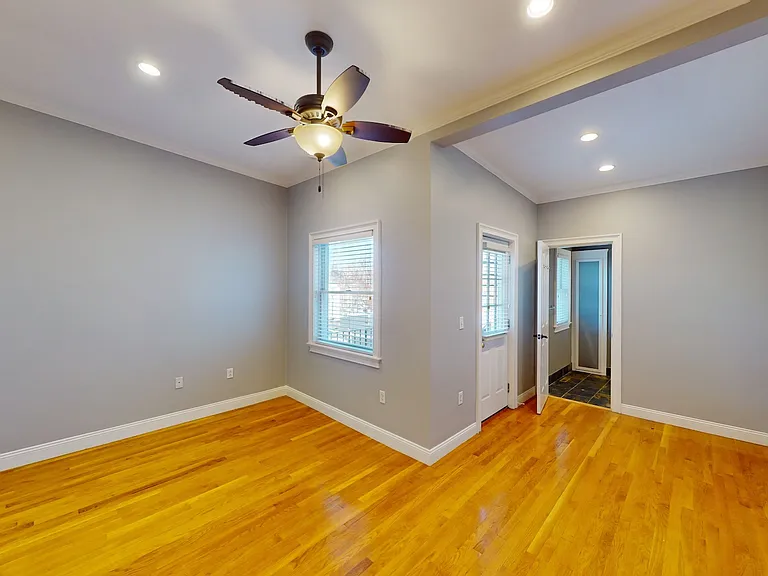 214 W 7th St #2L — Photo 14