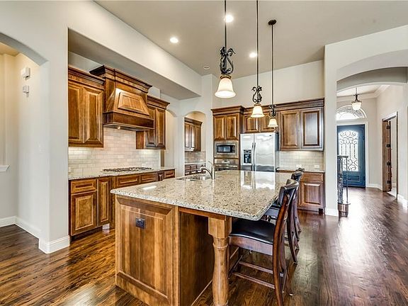 5th image of 2033 Churchill Downs Ln