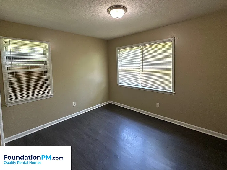 2574 Saint Elmo Ave — Photo 11