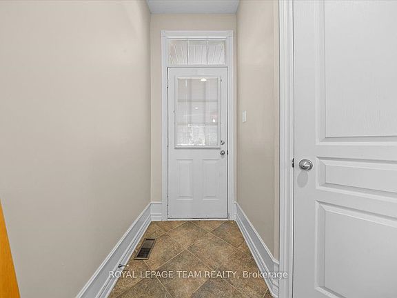 3rd image of 40 Saddlesmith Cir