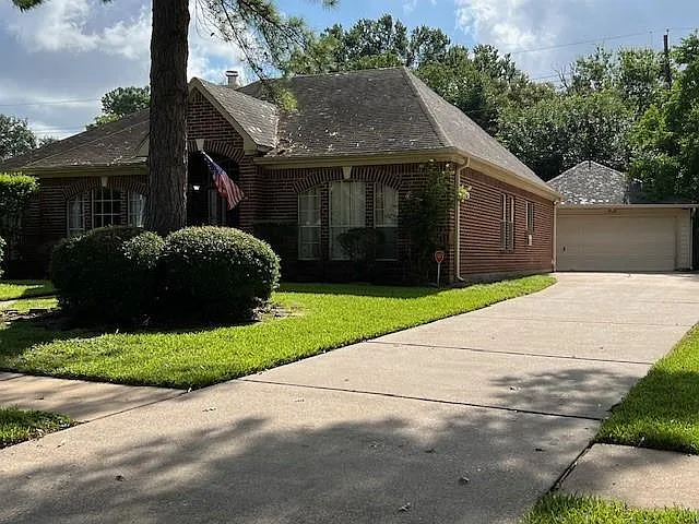 3 bed, 2.5 bath, 2632 sqft, $2,350 — Photo 4