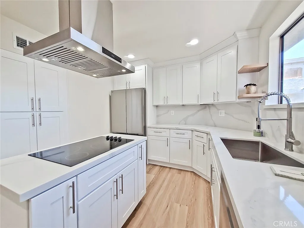 3 bed, 2.5 bath, 2075 sqft, $4,750 — Photo 2