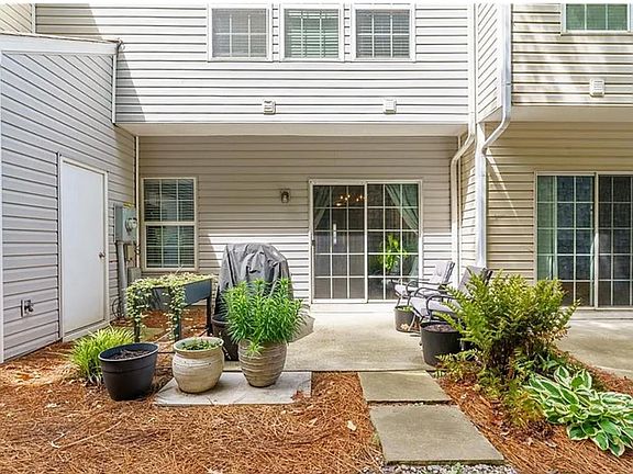 2nd image of 960 Prestwyck Ct #960