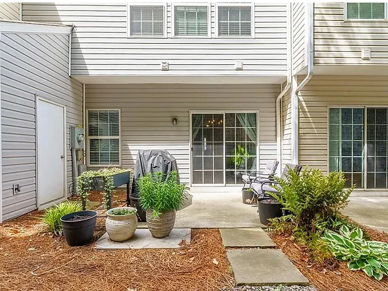 960 Prestwyck Ct #960 — Photo 2