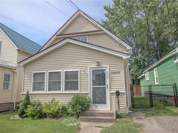 3662 7th St, Hamburg, NY 14219