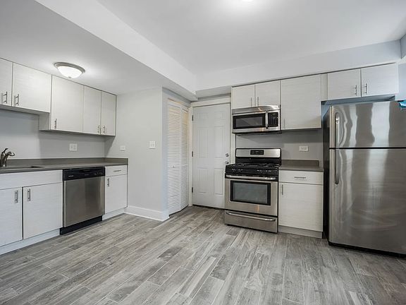3rd image of 2701 N Albany Ave #G