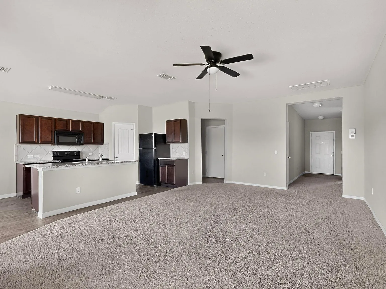 3 bed, 2.0 bath, 1467 sqft, $1,795 — Photo 4