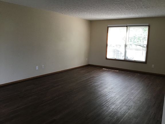 5th image of 199 Yehlshire Dr