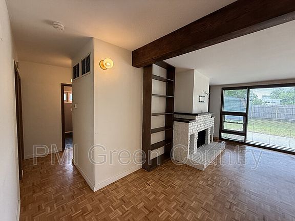 5th image of 4978 E 26th St