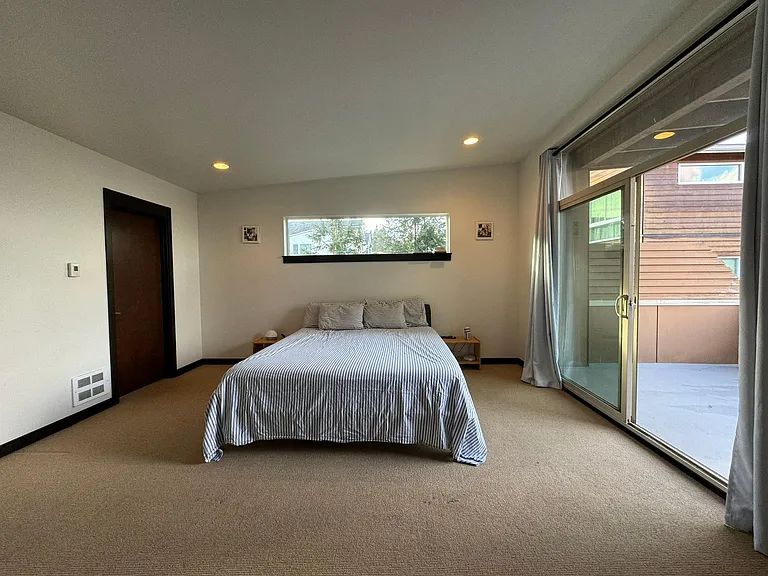 Access to private balcony