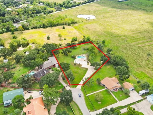 4003 Country Trails St, Alvin, TX 77511