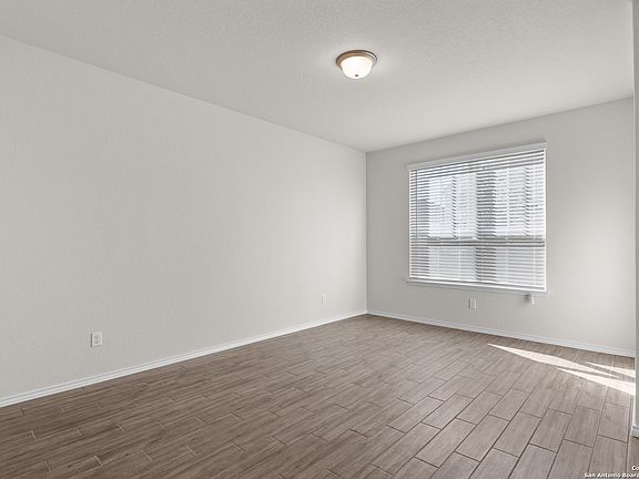 3rd image of 2030 Knippa