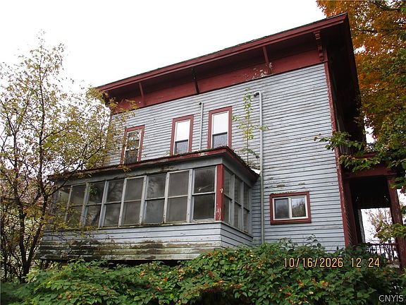 4th image of 224 Main St