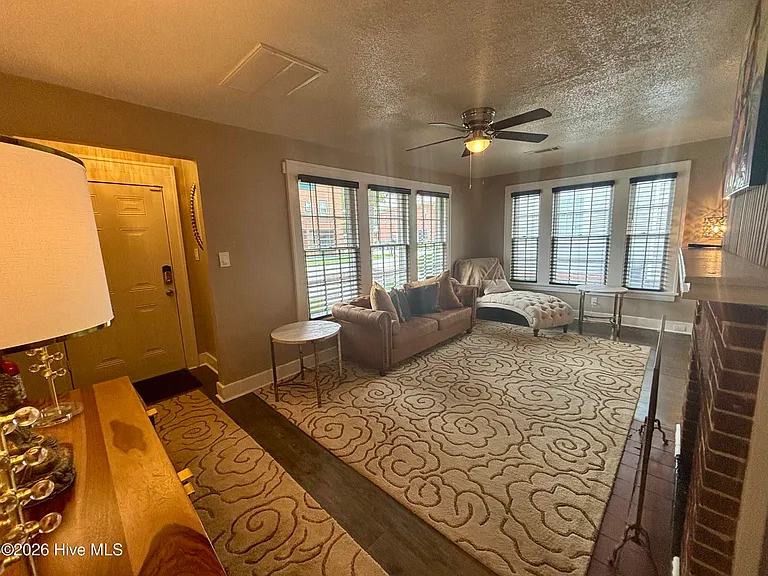 204 Ellis St — Photo 4