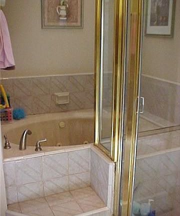 3rd image of 1031 Oyster Bay Dr