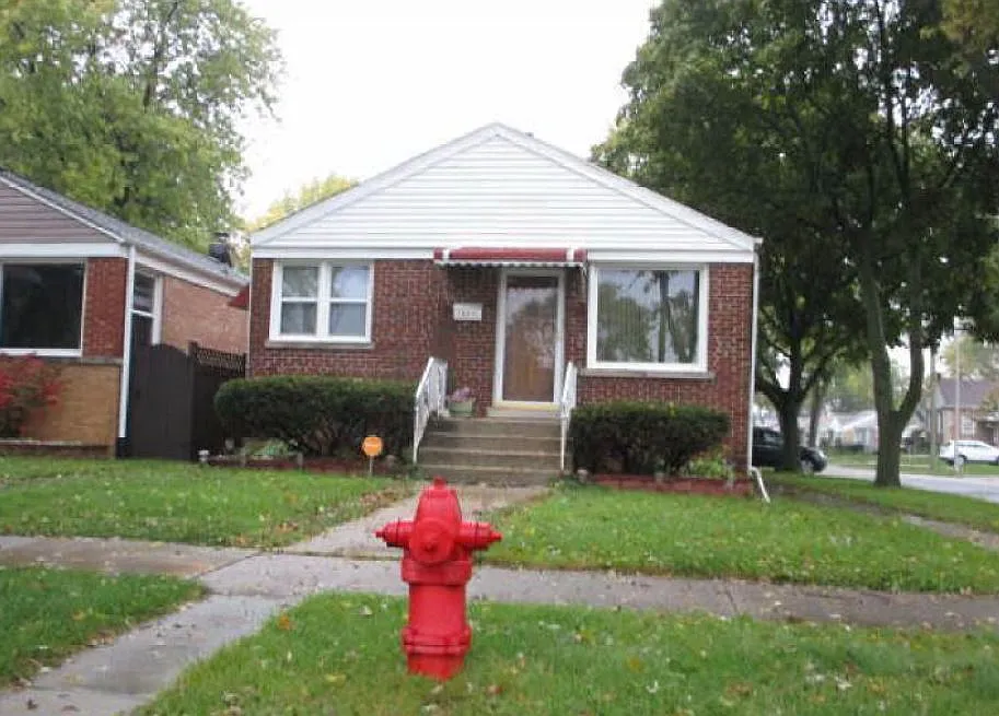 3901 Saint Charles Pl photo 1