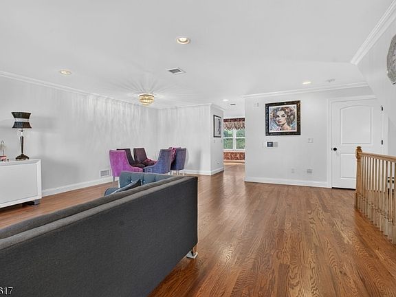 4th image of 7 Christina Ct