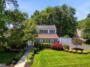 401 Country Club Dr, Cherry Hill, NJ 08003