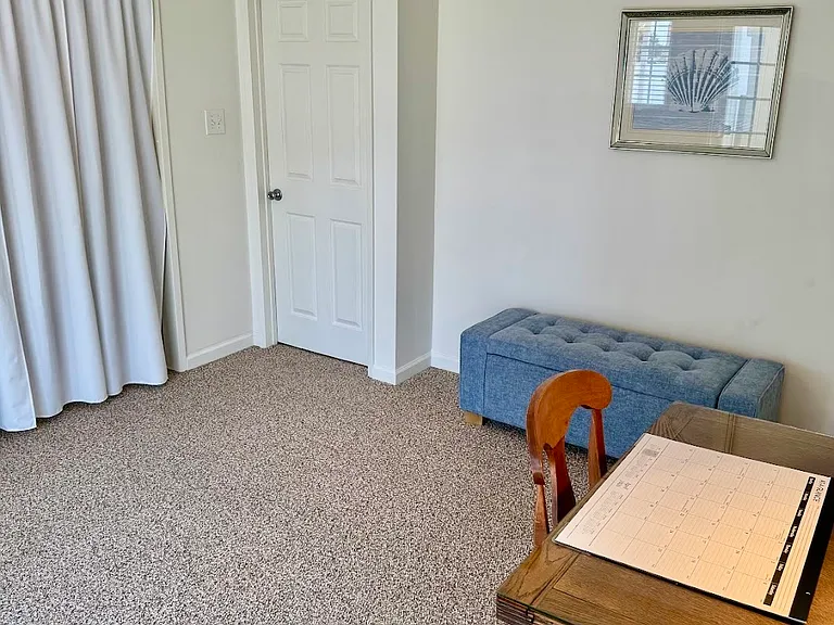 572 Harloe Ave — Photo 17