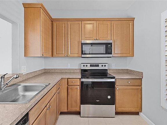 3rd image of 6091 Lake Front Dr