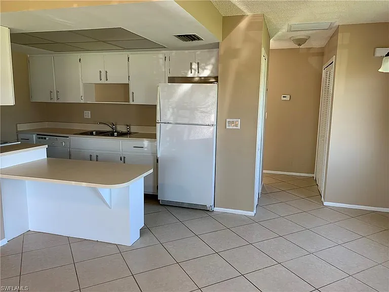 303 SW 3rd Pl #2 — Photo 8
