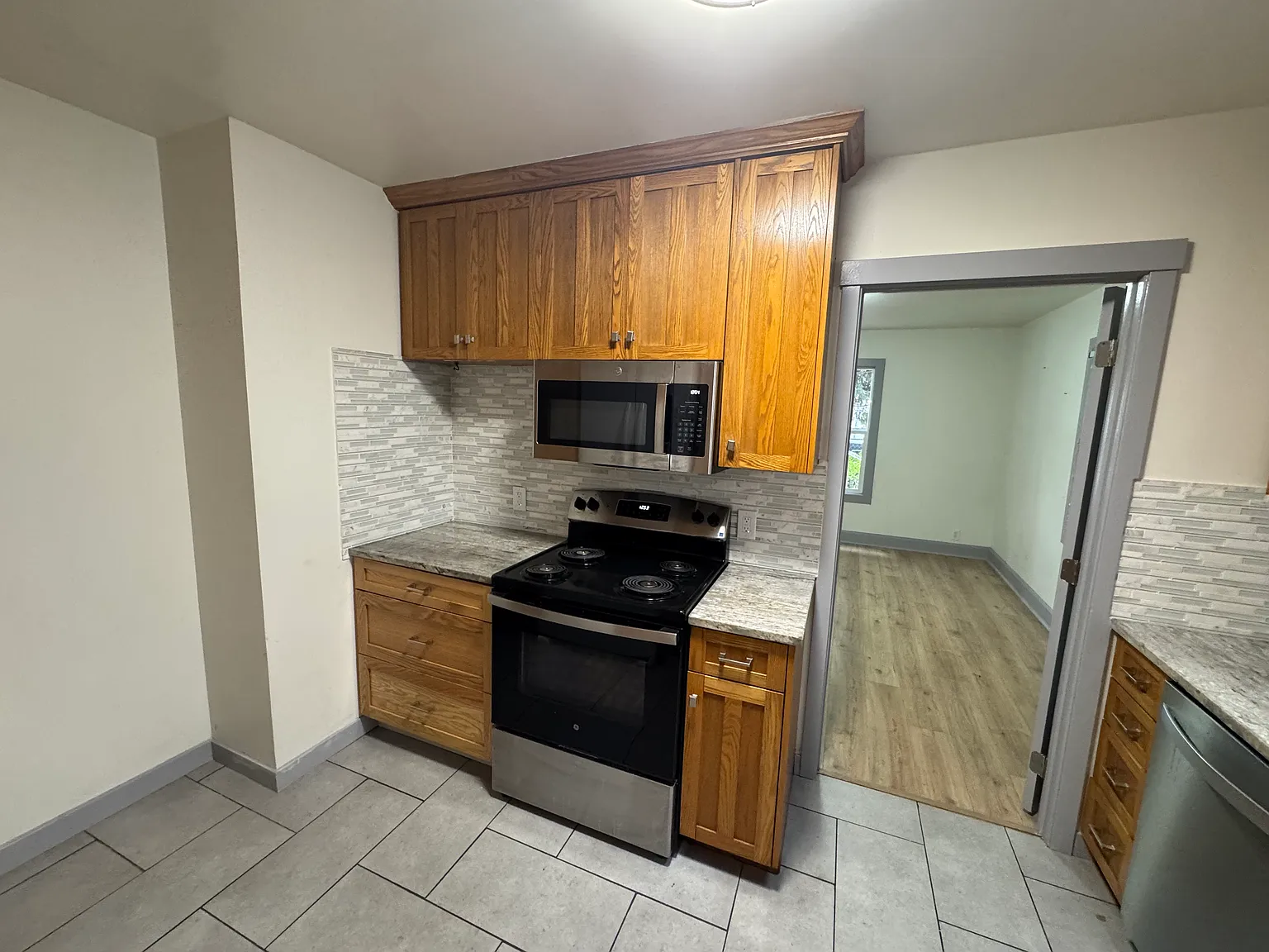 3 bed, 2.5 bath, 1812 sqft, $3,500 — Photo 3