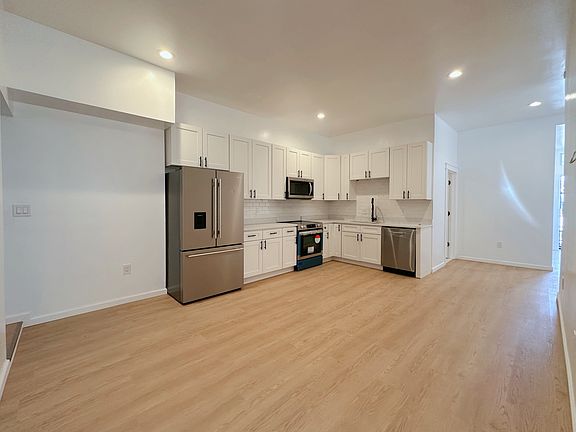 4th image of 3204 Ward St