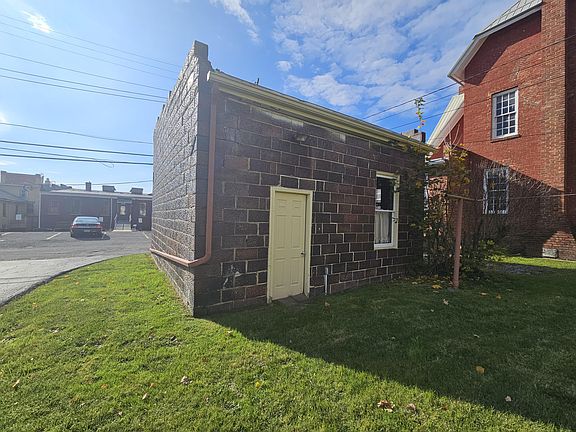 5th image of 179 Jefferson St