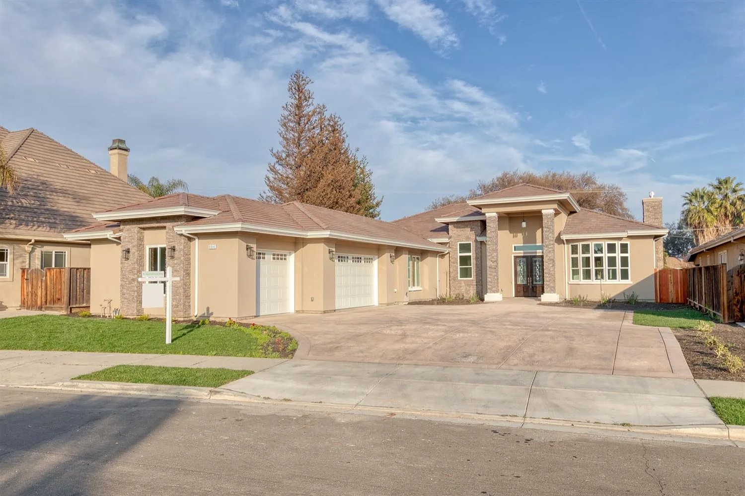 984 N Canyon Dr photo 1