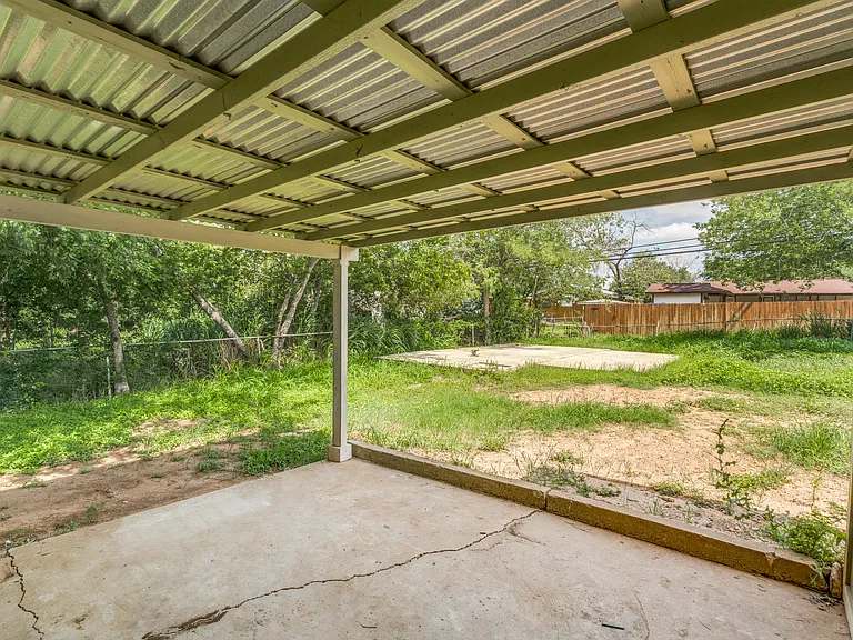 2935 Lasses Blvd — Photo 21