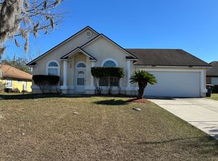 1557 Mountain Lake Dr E, Jacksonville, FL 32221