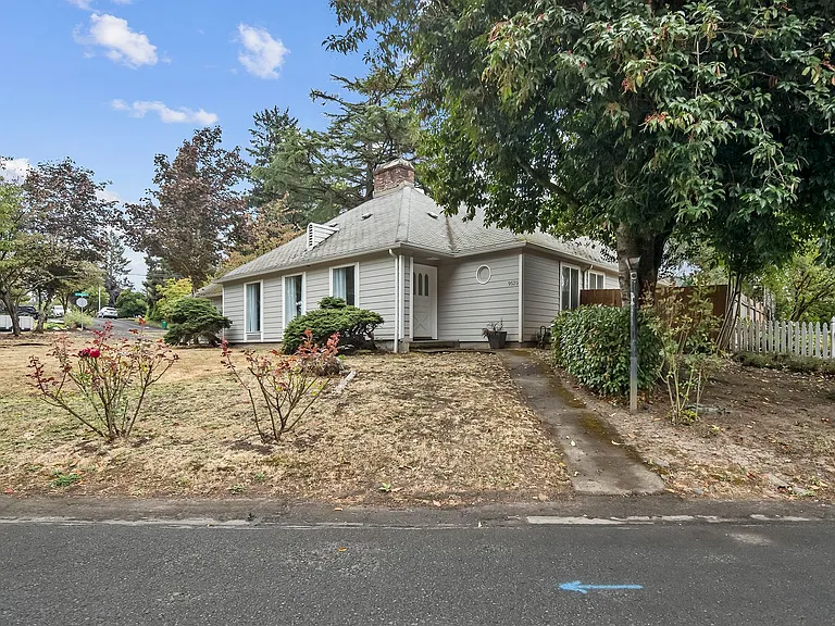 9520 SW Cypress St — Photo 42