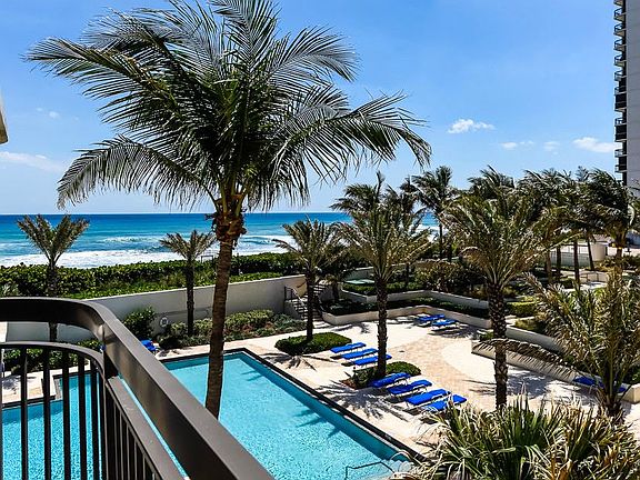 VIEWS POOL AREA