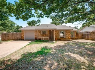 5901 Teal Ridge Dr, Arlington, TX 76017