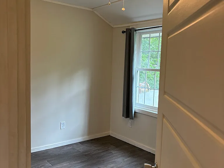 701B Maplewood Ave — Photo 2
