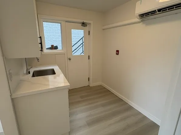 3295 Yonge St, Toronto, ON