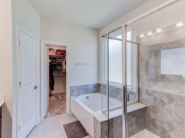 2808 Southampton Dr — Photo 22