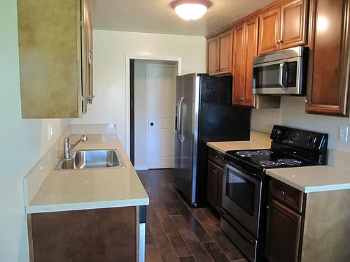 2031 Ascot Dr #5 Photo 1