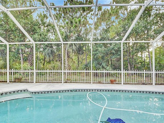 3rd image of 7542 SE Fiddlewood Ln