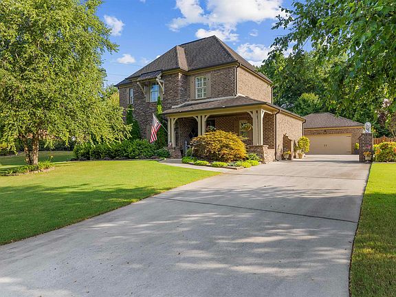 5th image of 308 Lakewood Cir