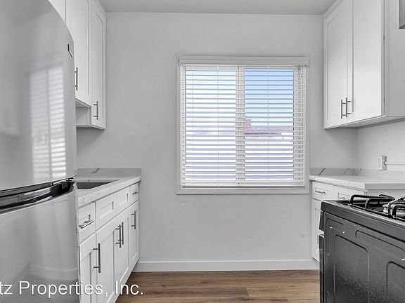 4th image of 901 Manhattan Ave #7