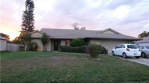 Home For Sale In Port saint lucie