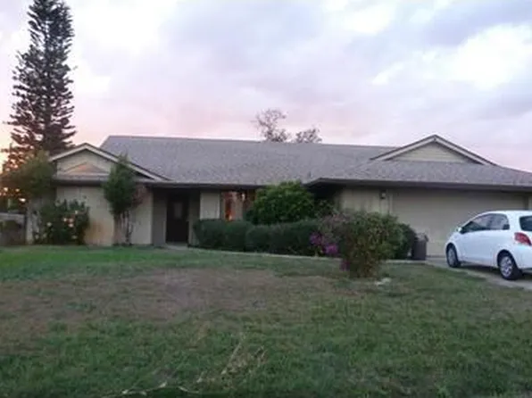 2002 SE Esterbrook St, Port Saint Lucie, FL 34983
