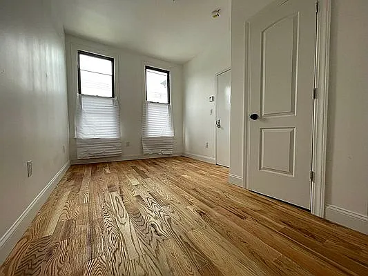 Rented by Hillel Realty Group | media 4