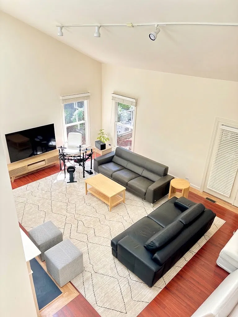 4 bed, 2641 sqft, $5,850 — Photo 1